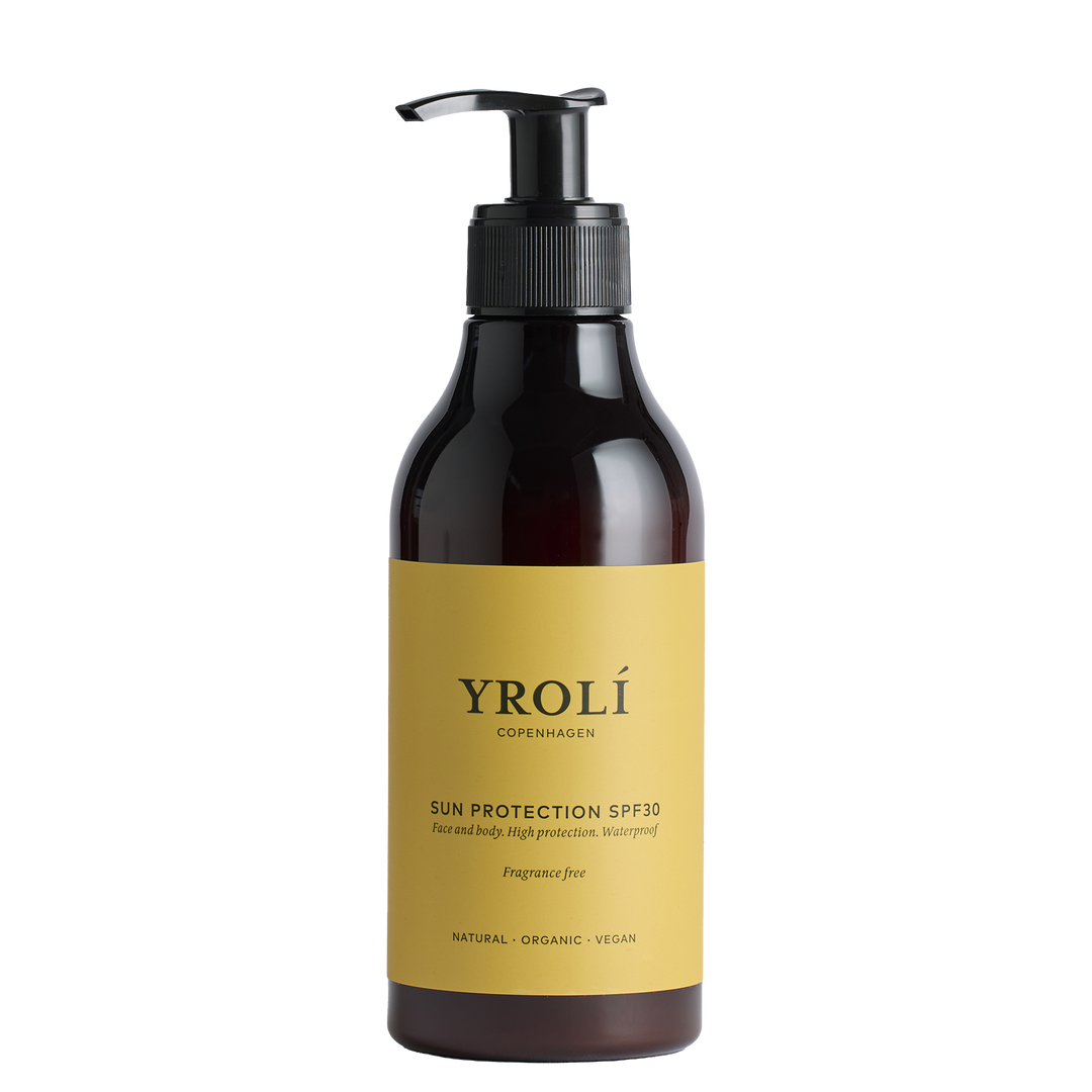 Yrolí Copenhagen Sun Protection SPF30  300 ml brun pumpeflaske med gul etiket. Solcreme til ansigt og krop, høj beskyttelse, vandfast og parfumefri.